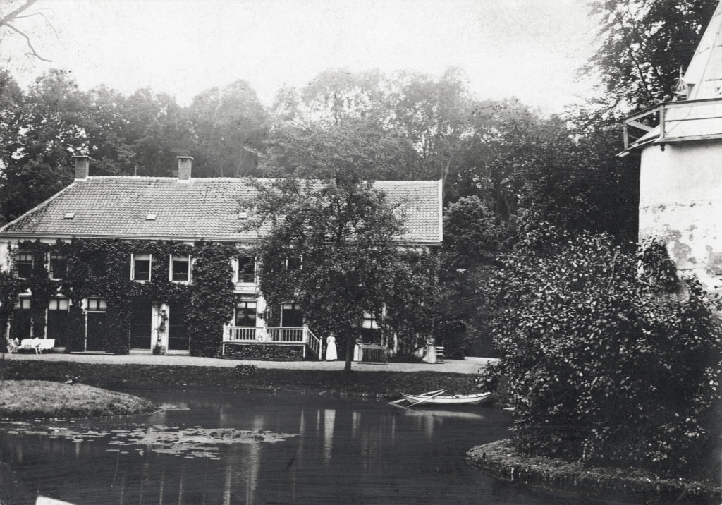 – Houten Wickenburgh in 1913 voor de brand