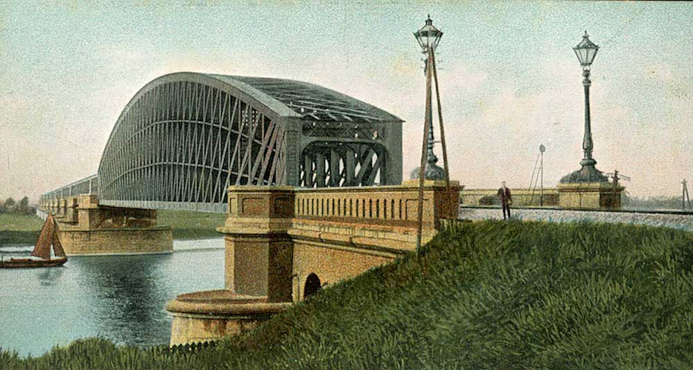 Lekbrug – Houten Ingekleurde prentbriefkaart van de Lekbrug uit de periode 1900-1905 (HUA 162865)